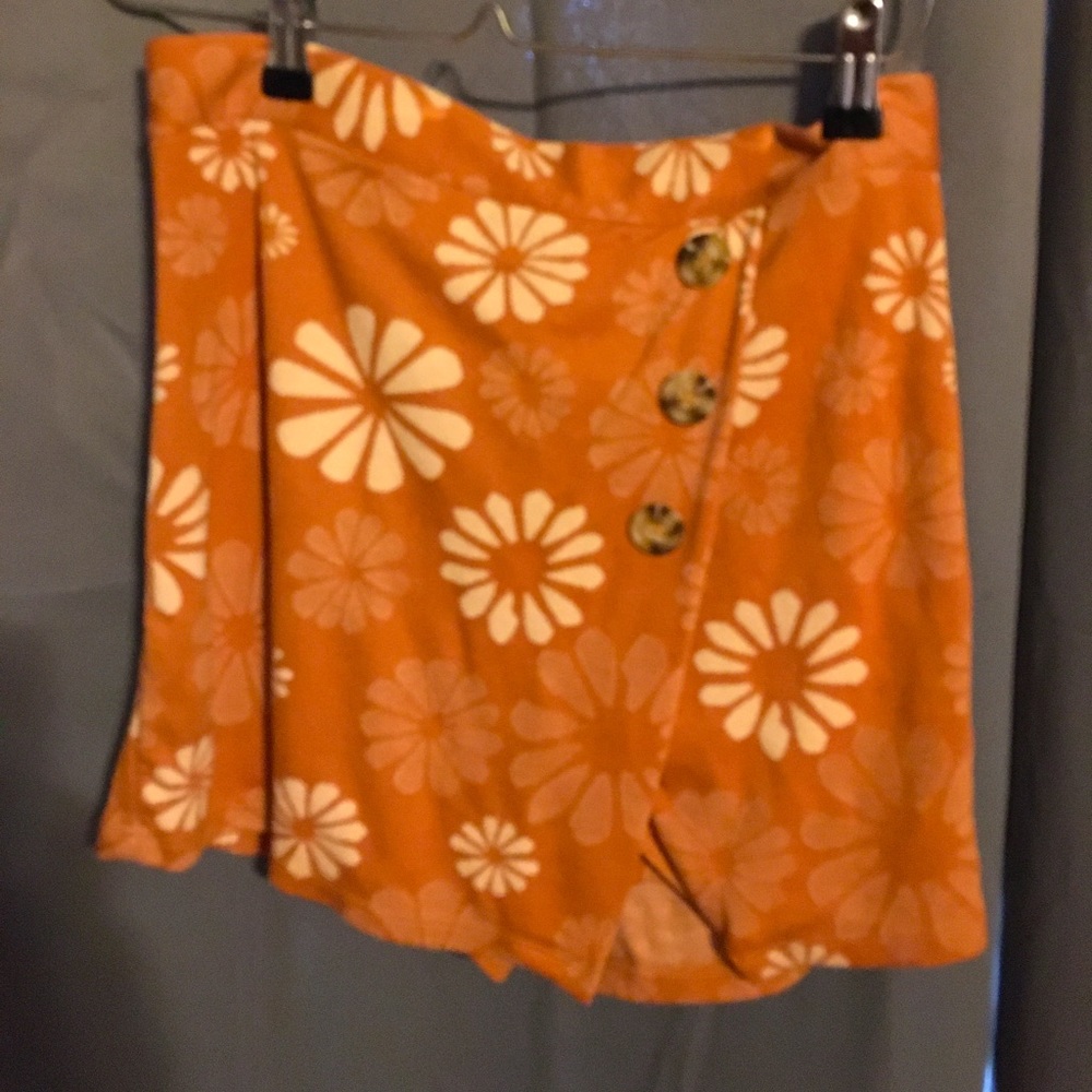 Orange with flowers skort. Size M. Never worn